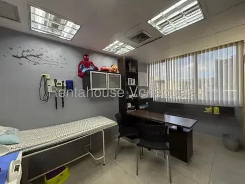 Consultorio Medico. Local Comercial En Alquiler En La Campiña, Distrito Metropolitano. Yg19067