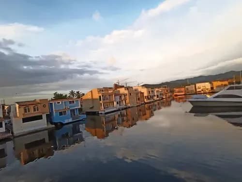 Casa Para Alquiler Vacacional En Lechería, Casa Botes B