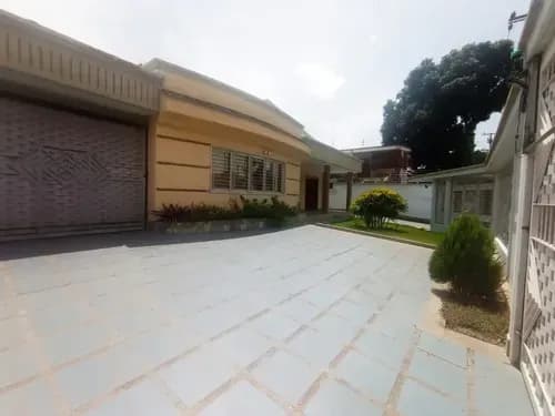 Se Alquila Quinta Uso Comercial , Urb La Floresta Maracay