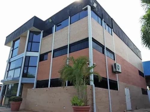 Oportunidad Única: Galpón Industrial Inm Con Enorme Potencial: Amplio Galpón De 800 M² En Un Terreno De 2900 M², Ideal Para Establecer Tu Empresa. Valencia 25-5986