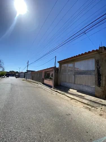 Re/max 2 Mil Vende, Casa Acogedora, En Los Robles, Urb Mundo Nuevo, Nueva Esparta, Isla De Margarita