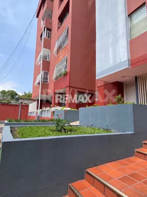 APARTAMENTO EN ALQUILER Ubicación: av Ferrero Tamayo sector la Popita.