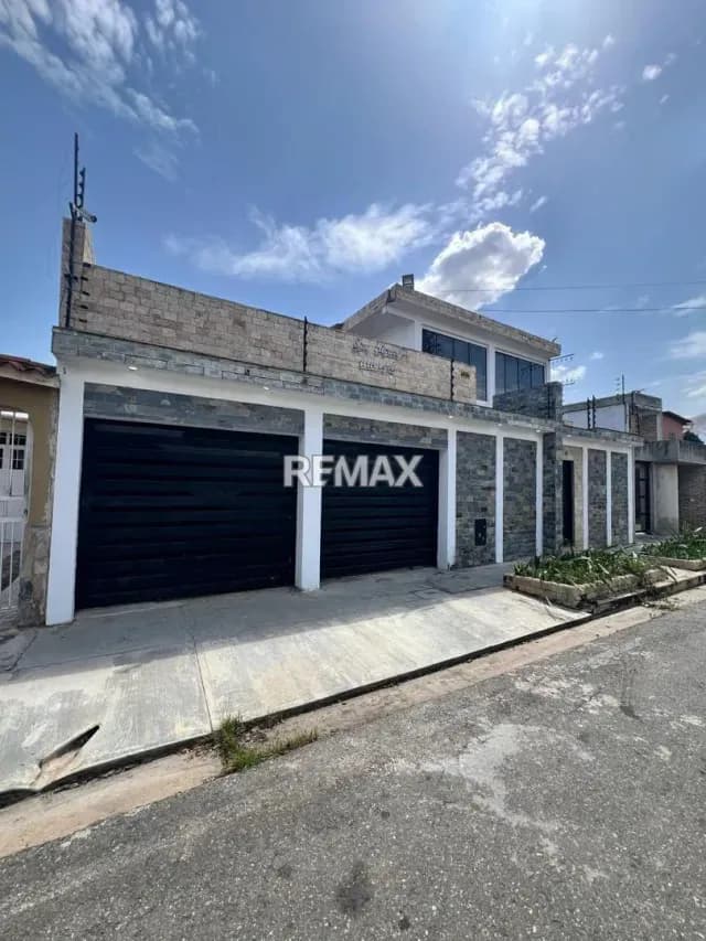 EN VENTA CASA CON PISCINA EN EL MORRO SAN DIEGO