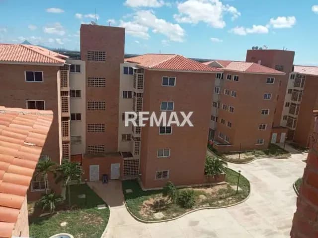 SE ALQUILA APARTAMENTO EN SAN ROMAN