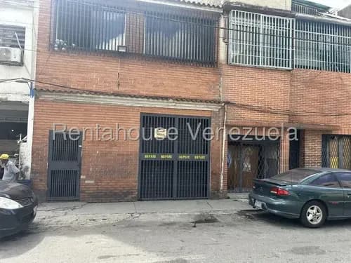 Oportunidad Única De Adquirir Local Comercial En Venta Con Un Notable Desarrollo, Ideal Para Taller Mecánico O Otras Actividades En Puente Hierro Mls #26-949
