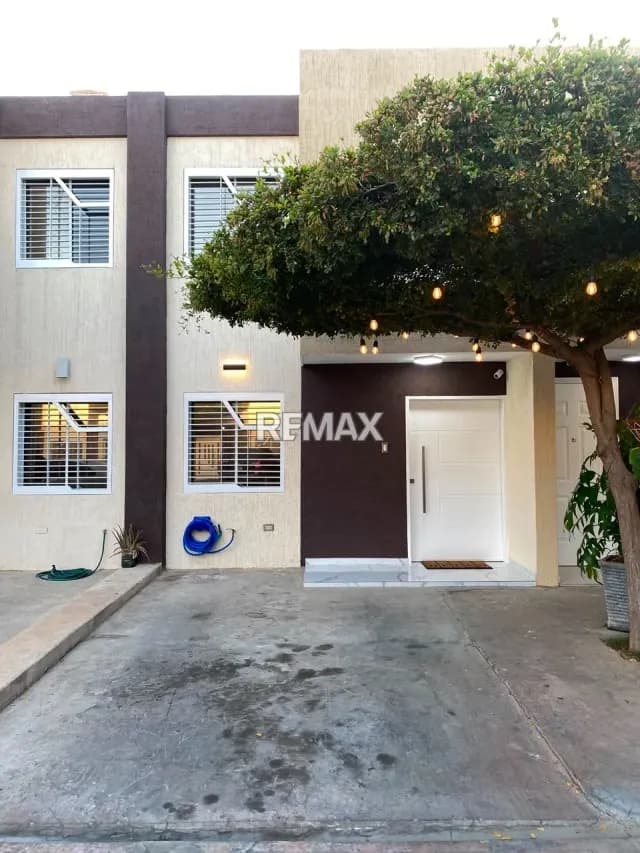 Town house actualizado en venta en Villa Las Sofias, San Francisco