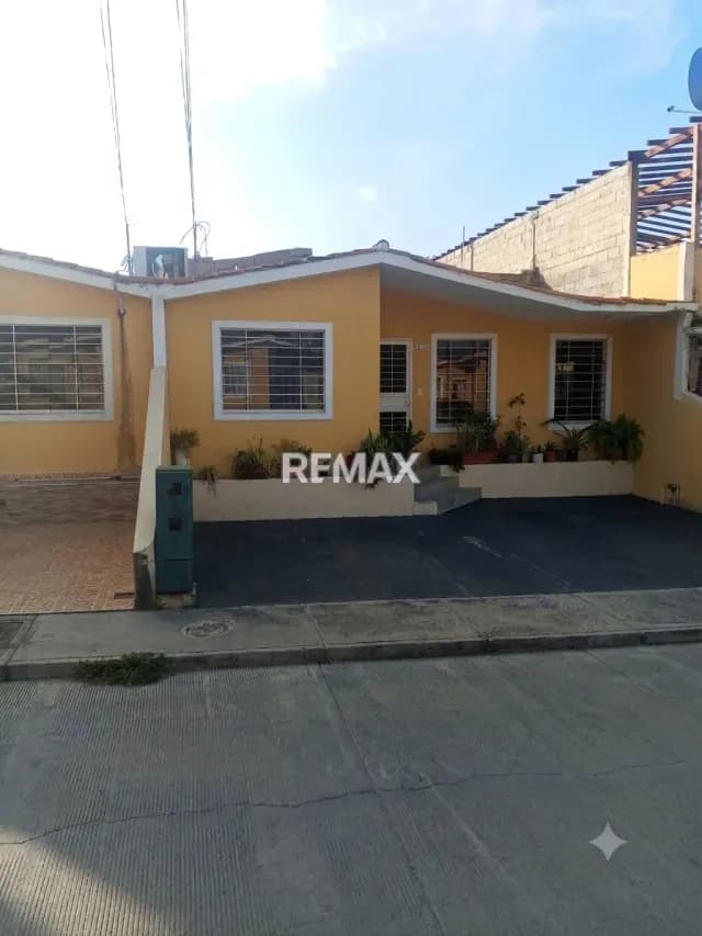 bella y cómoda casa en zona norte, Urb Yucatán