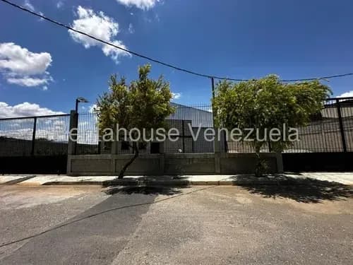 Erika Armeya Vende, Galpon De 1757,52 Mtrs2 En La Zona Industria Ii De Barquisimeto. Flex: 25-8835