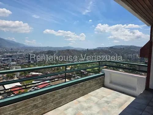 Majestuosa Vista Panorámica 360° Pent-house En Alquiler Ubicado En Calle Cerrada Con Control De Acceso En Valle Arriba. Carlos Manuel Mollejas. Mls#26-16742.