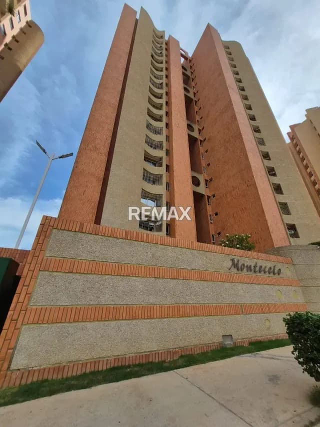 EN venta Apartamento Edificio Montecelo Sector Bellas Artes