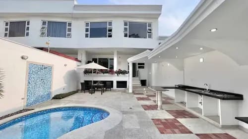 Imponente Casa De 3 Niveles En Venta Pueblo Nuevo San Cristobal Tachira Financiamiento Financiado Posee Un Sótano Con Estacionamiento Para 5 Vehículos, Baño, Cuarto De Servicio