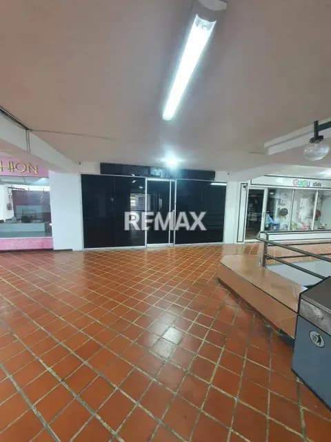 SE ALQUILA LOCAL EN BARRIO OBRERO