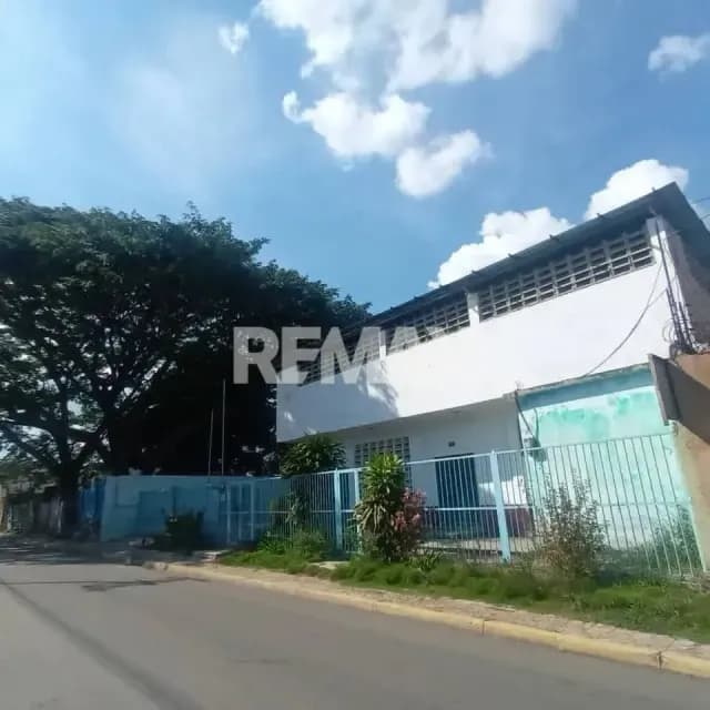 Venta Edifico uso comercial y educativo a pie de calle CENTRO DE GUACARA