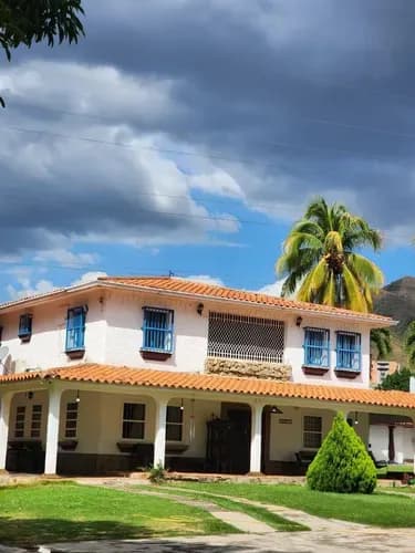 Marisela Correa Vende Casa De 2 Plantas Con Amplio Terreno Ubicada En Colinas De Mañongo, Carabobo