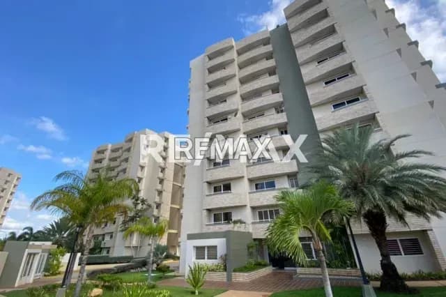 Apartamento en Alquiler Res. Lago Country III