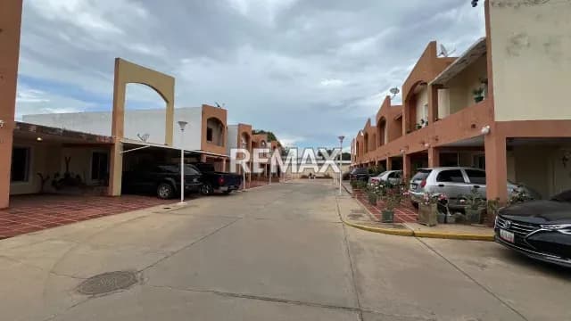VENTA TH EN VILLA SOLARIEGA CLUB HIPICO