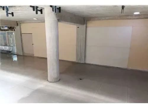 Se Alquila Local Comercial De 340 M2 Obra Gris En Santa Monica