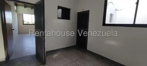 Dennymar, Alquila Espectacular Oficina En Estrategica Zona Del Centro De Barquisimeto Con Todos Los Servicios Basicos En Optimas Condiciones Con 50m2 Contactame B6a8160.