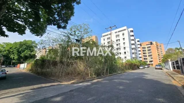 VENDO PARCELA MULTIFAMILIAR DE 700 M2 EN SECTOR AGUA BLANCA EN VALENCIA, ESTADO CARABOBO.