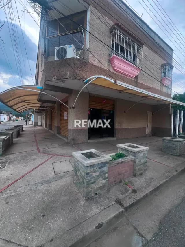 EN ALQUILER LOCAL COMERCIAL A UNA CUADRA DE LA AV UNIVERSIDAD NAGUANAGUA