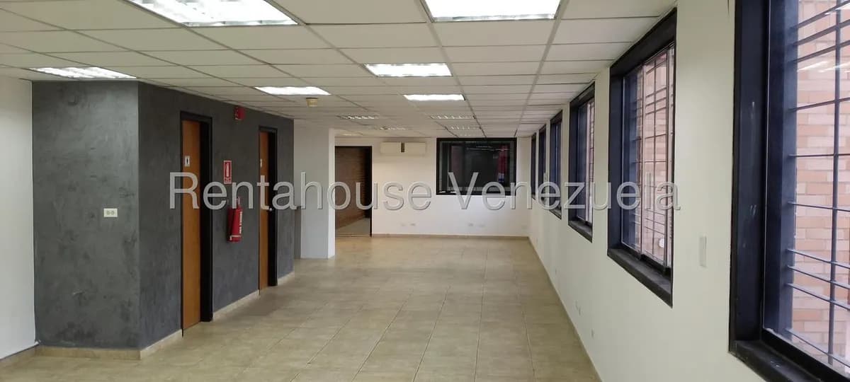 Comercial (Oficina) en Alquiler en Los Dos Caminos, Distrito Metropolitano