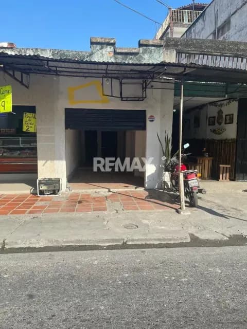 EN VENTA CÉNTRICO Y POTENCIAL LOCAL COMERCIAL UBICADO EN EL CENTRO DE TUREN