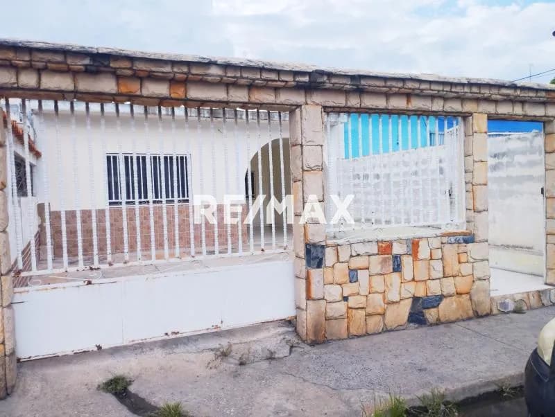 Amplia propiedad en excelente zona comercial