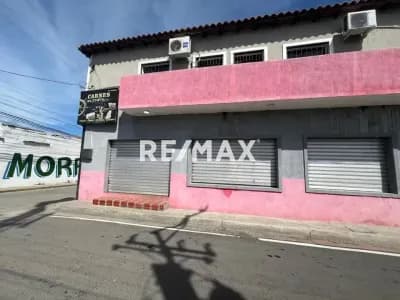 SE ALQUILA LOCAL COMERCIAL DE 157 M2 CON EXCELENTE UBICACIÓN CASCO CENTRAL DE TUCACAS.