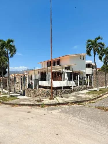 Casa De Esquina En Venta Trigal Norte Calle Cerrada