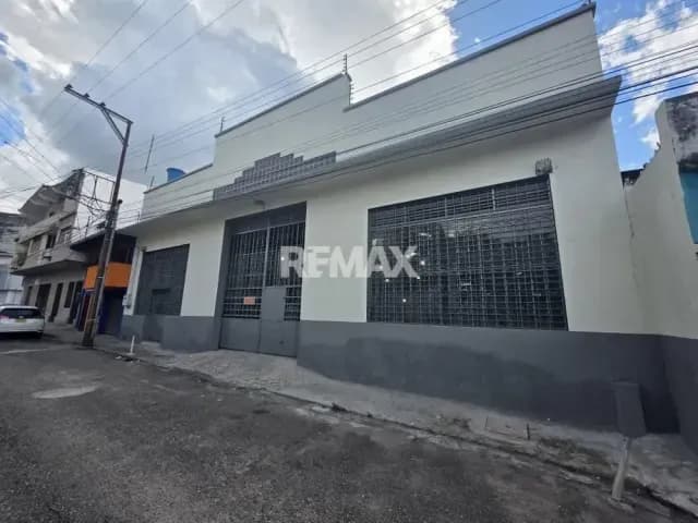 EN VENTA GALPÓN EN LA ERMITA Ubicado en Calle 12 entre Carreras 3 y 4,
