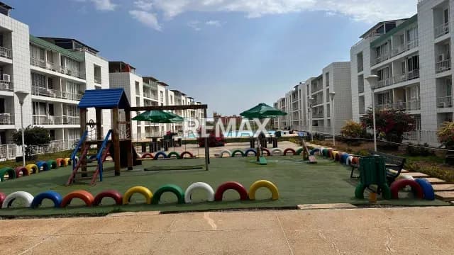 EN VENTA APARTAMENTO PARA MODERNIZAR UBICADO EN PISO BAJO EN RESIDENCIAS BOSQUE DEL REMANSO AV. COSTANERA NVA BARCELONA