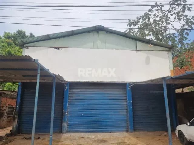 Galpón en VENTA con ubicación estratégica para empresas con zona de carga y descarga