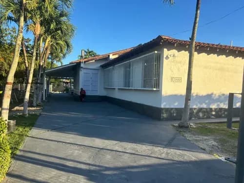 Casa Quinta En Conjunto Residencial El Jobo, Rio Chico, Miranda Negociable.
