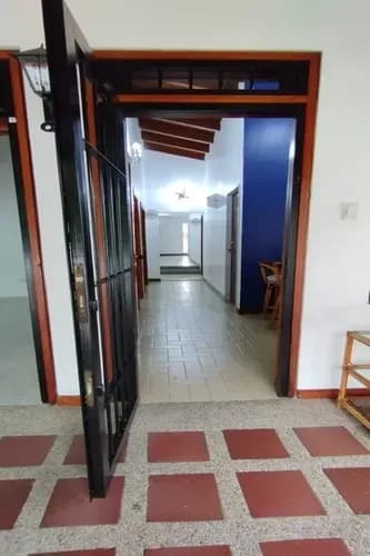 Local En Alquiler Con Excelente Ubicación (los Palos Grandes)