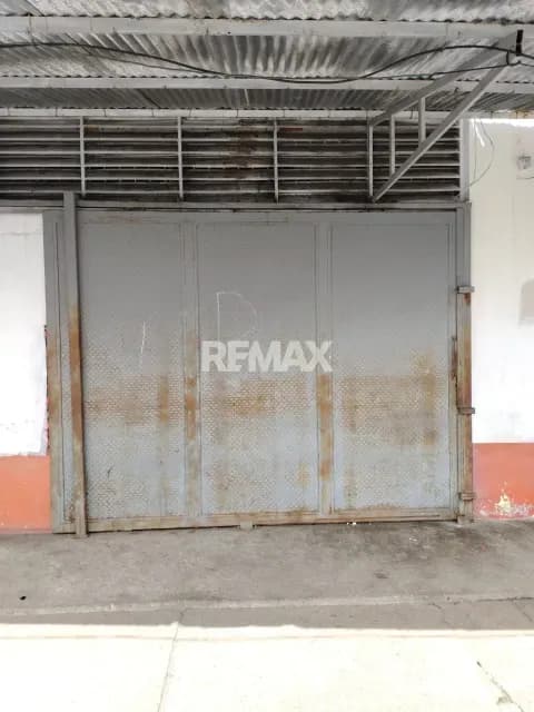 Se ofrece local en alquiler de 330m2 ubicado en el mercado de los bloques en Maturín