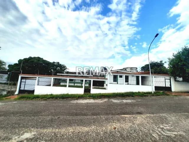 EN VENTA CASA EN URBANIZACION LA ORQUIDEA