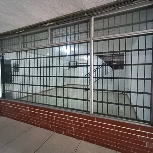 Local En Venta C.c. Estela Centro De Valencia. 100 Mts2 Hp