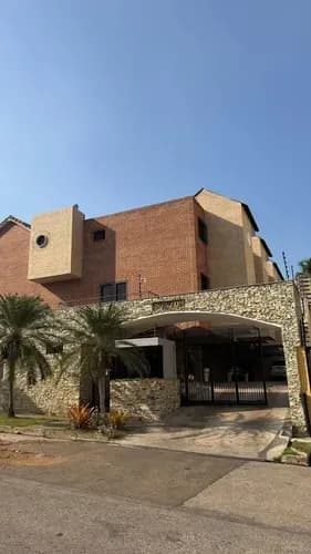 Fernando & Yosmar En Alquiler Bello Townhouse En El Parral Con Planta 100% ( Solo Clientes)