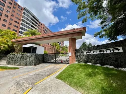 En Venta Apartamento Con Increíble -vista-, Piscina Infinita, Gimnasio, Parque Infantil, 2 Garitas, Pisos De Mármol, En -el Solar Del Hatillo-, Nunca Falta El -agua-.