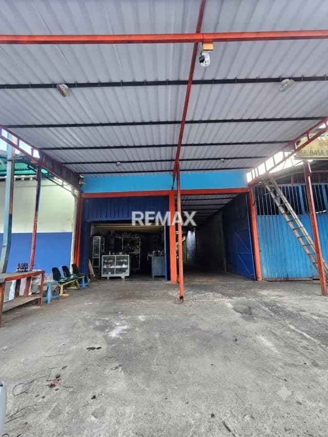 LOCAL EN ALQUILER troncal 5 San josecito metraje: 30 mtr2 Ideal para: venta de repuestos