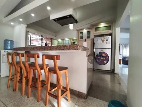 Casa En Venta Urb. Lomas Del Este - Valencia, Pozo De Agua, Seguridad 24/7, Cercado Eléctrico Y Cámaras De Seguridad. Dapo
