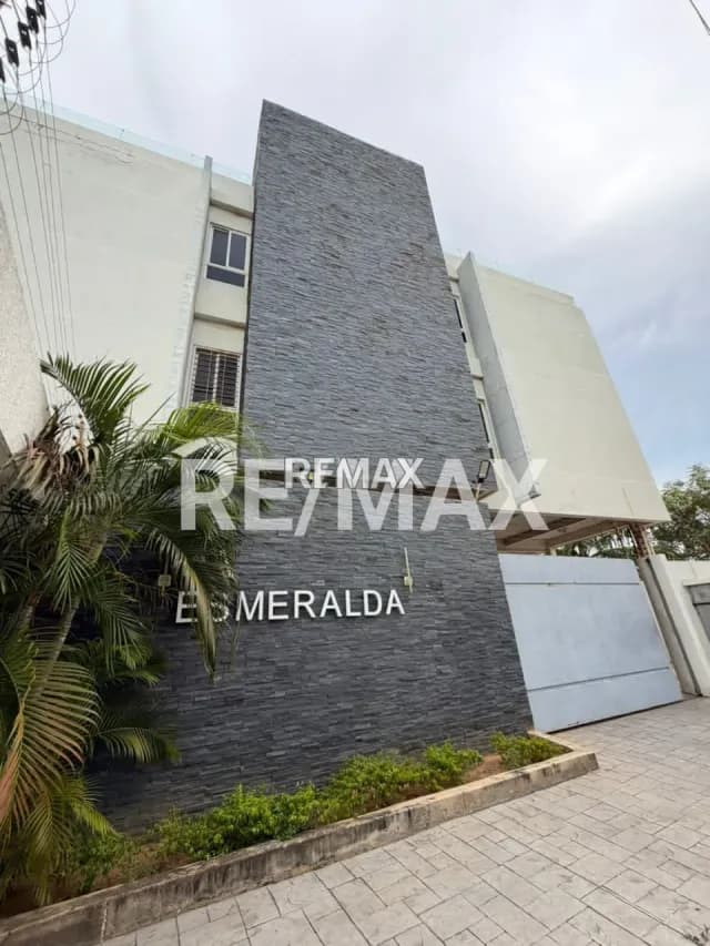 EN VENTA APARTAMENTO ESMERALDA