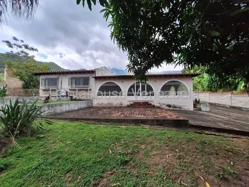 Aprovecha La Oportunidad De Adquirir Esta Amplia Casa En Venta Ubicada En El Limón Maracay 26-8665 Irrr