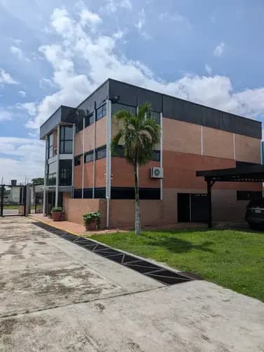 María Gabriela García Inzitu Realtors Vende Edificio Galpón En Zona Industrial El Bosque Trato Solo Clientes Directos