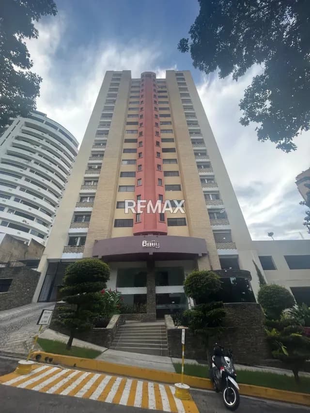 Se vende apartamento en Bally Suites el Parral