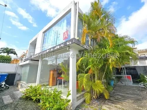 Maritza Lucena Alquila Oficina O Local Al Este De Barquisimeto, Fachada De Cristal, Aire Acondicionado, Baño Privado.
