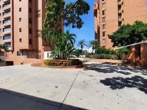 Adl. Se Vende Apartamento Con Planta Y Pozo Sector La Lago Maracaibo