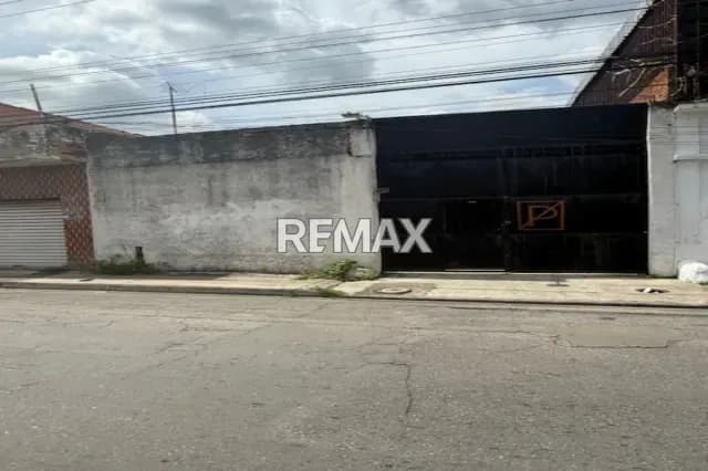 En Alquiler Terreno con Bienechurías