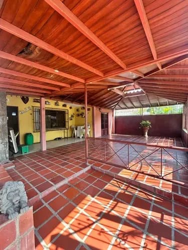 Casa A Remodelar Casa En Urb Santa Cecilia Agua Blanca Cerca De Av Andrés Eloy Blanco Valencia. Precio: 75. 000$ 400 Mts2 De Terreno 150mts2 De Construcción Casa De 1 Planta 4 Habitaciones