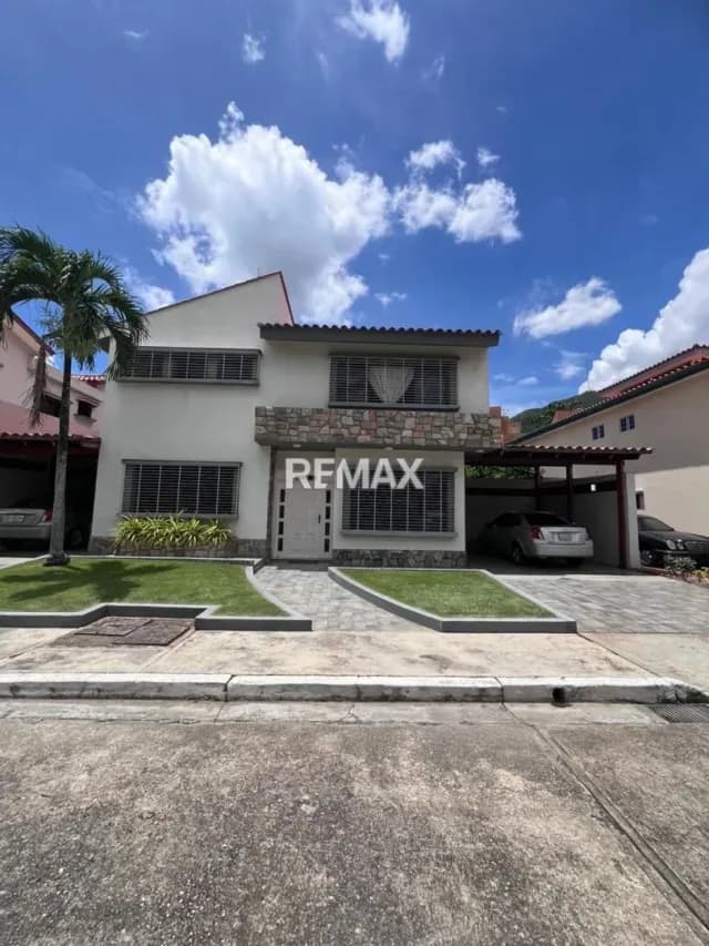 EN VENTA HERMOSA CASA EN URB. MAÑONGO NAGUANAGUA